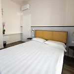Montebello Comfort בית הארחה 3*