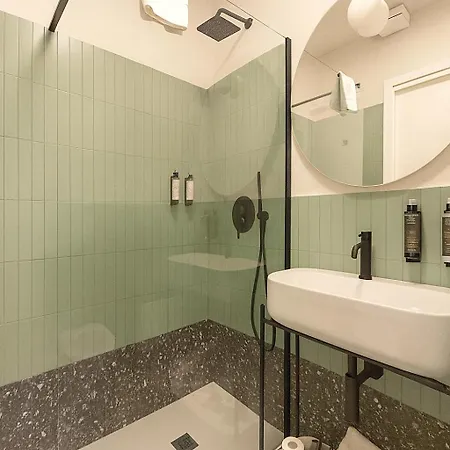 Montebello Comfort ゲストハウス 3*